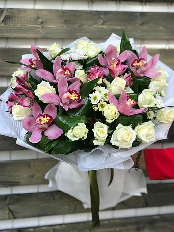 Букет цветов из: Розы и Хризантемы в Сольцах
