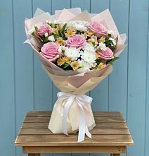 Букет цветов из:  Гвоздики, Орхидеи и Розы в Сольцах