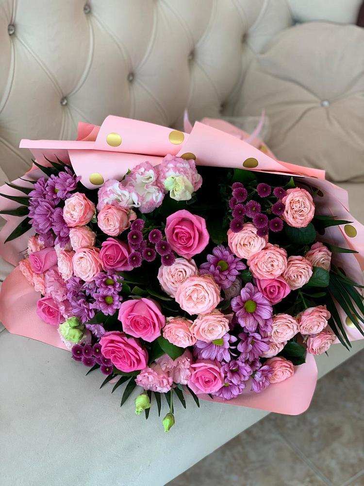 Букет цветов из: Хризантемы, Розы и Лизиантусы в Сольцах