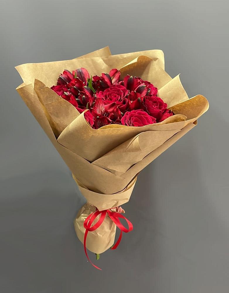 Букет цветов из: Альстромерии и Розы в Сольцах