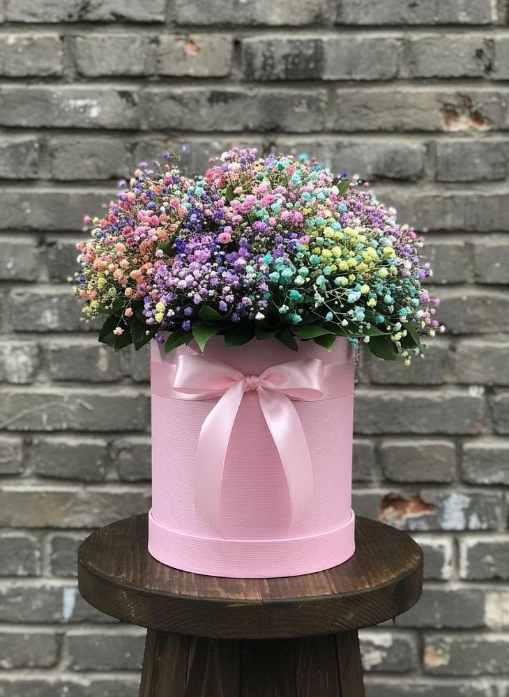 Цветочная композиция из Гипсофила и Розы в шляпной коробке в Сольцах