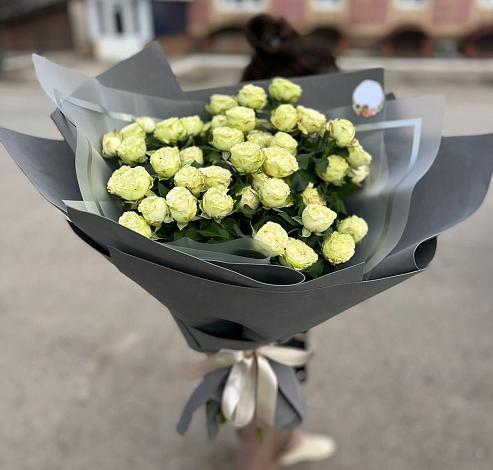 Букет Белые кустовые розы Солинеро в Сольцах