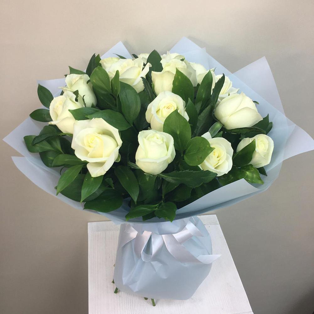 Букет 15 Белых роз Проуд в Сольцах