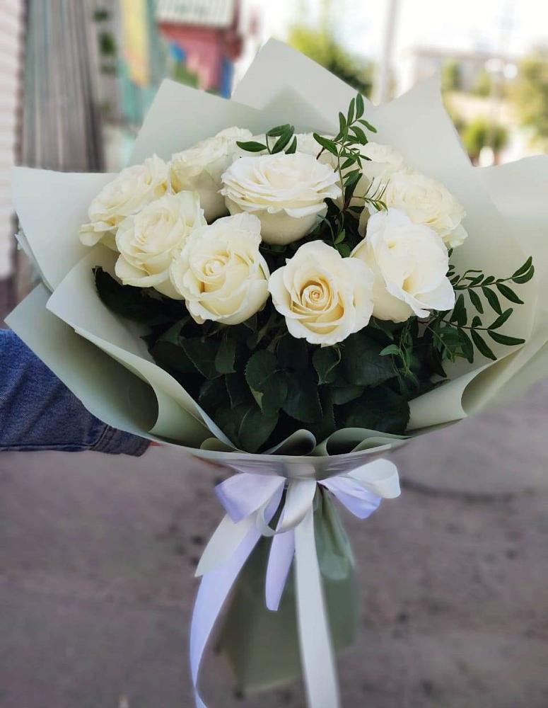 Букет Белые розы Проуд в Сольцах