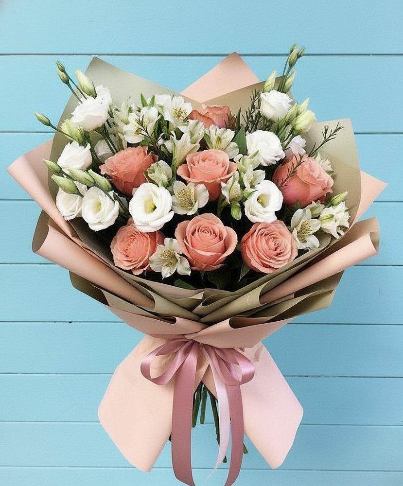 Букет цветов из: Розы, Альстромерии и Лизиантусы в Сольцах