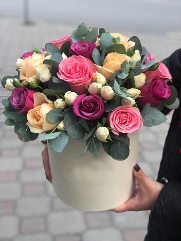 Цветочная композиция из Розы в шляпной коробке в Сольцах