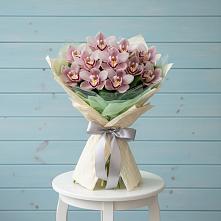 Букет цветов из:  Орхидеи и Розы в Сольцах