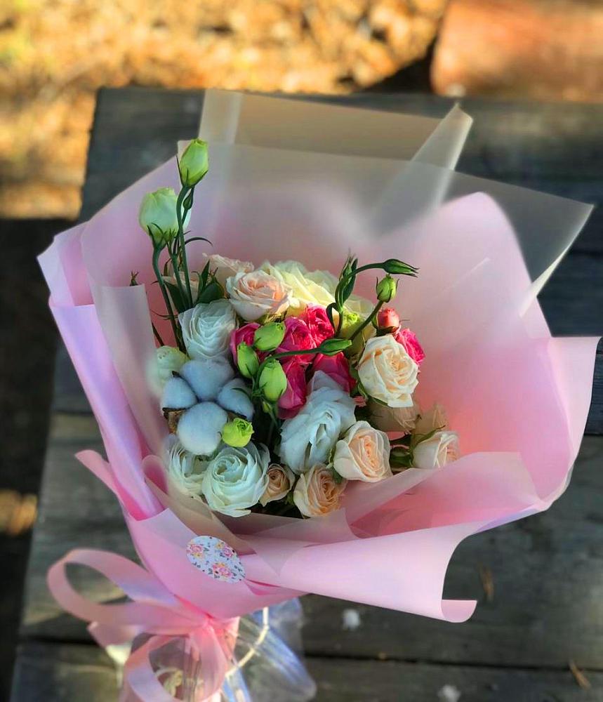 Букет цветов из: Розы и Лизиантусы в Сольцах