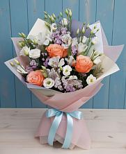 Букет цветов из:  Лизиантусы, Розы, Альстромерии и Гипсофила в Сольцах