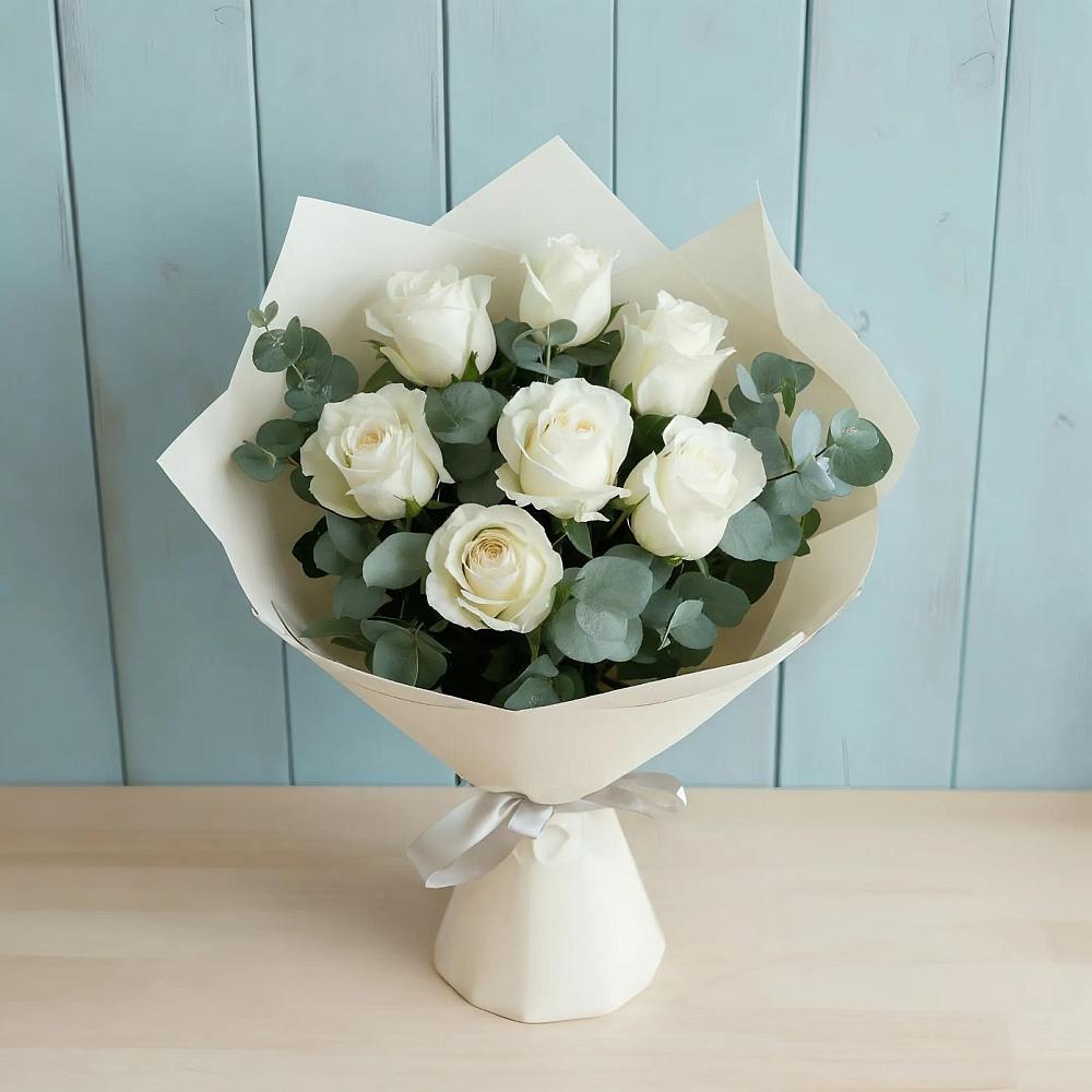 Букет Белые розы в Эвкалипте в Сольцах