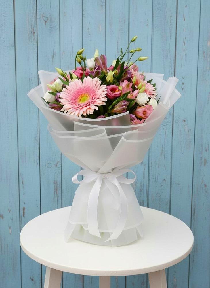 Букет цветов из: Герберы, Альстромерии и Лизиантусы в Сольцах