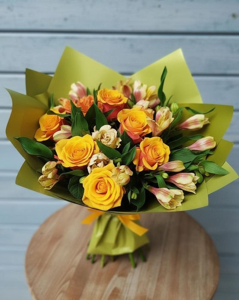 Букет цветов из: Альстромерии и Розы в Сольцах