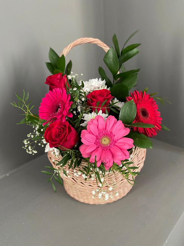 Цветочная композиция из Розы, Хризантемы и Герберы в корзине в Сольцах