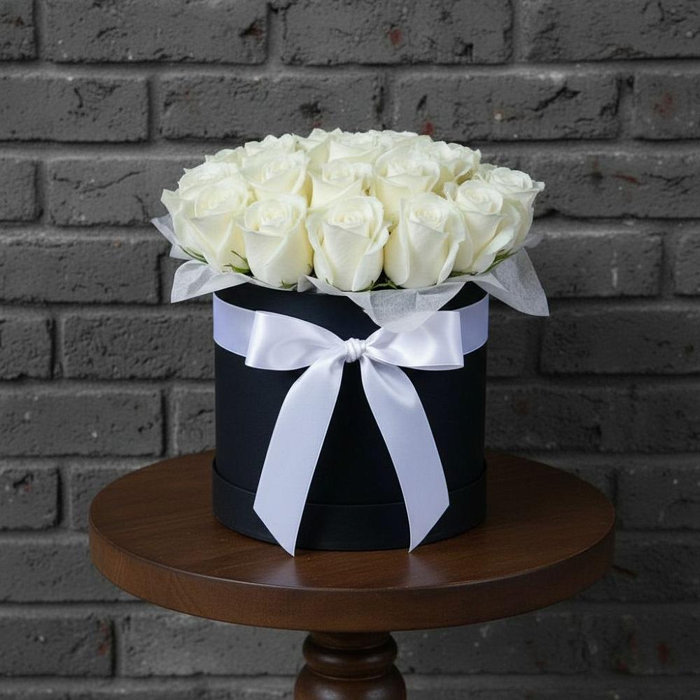 Цветочная композиция из Розы в шляпной коробке в Сольцах