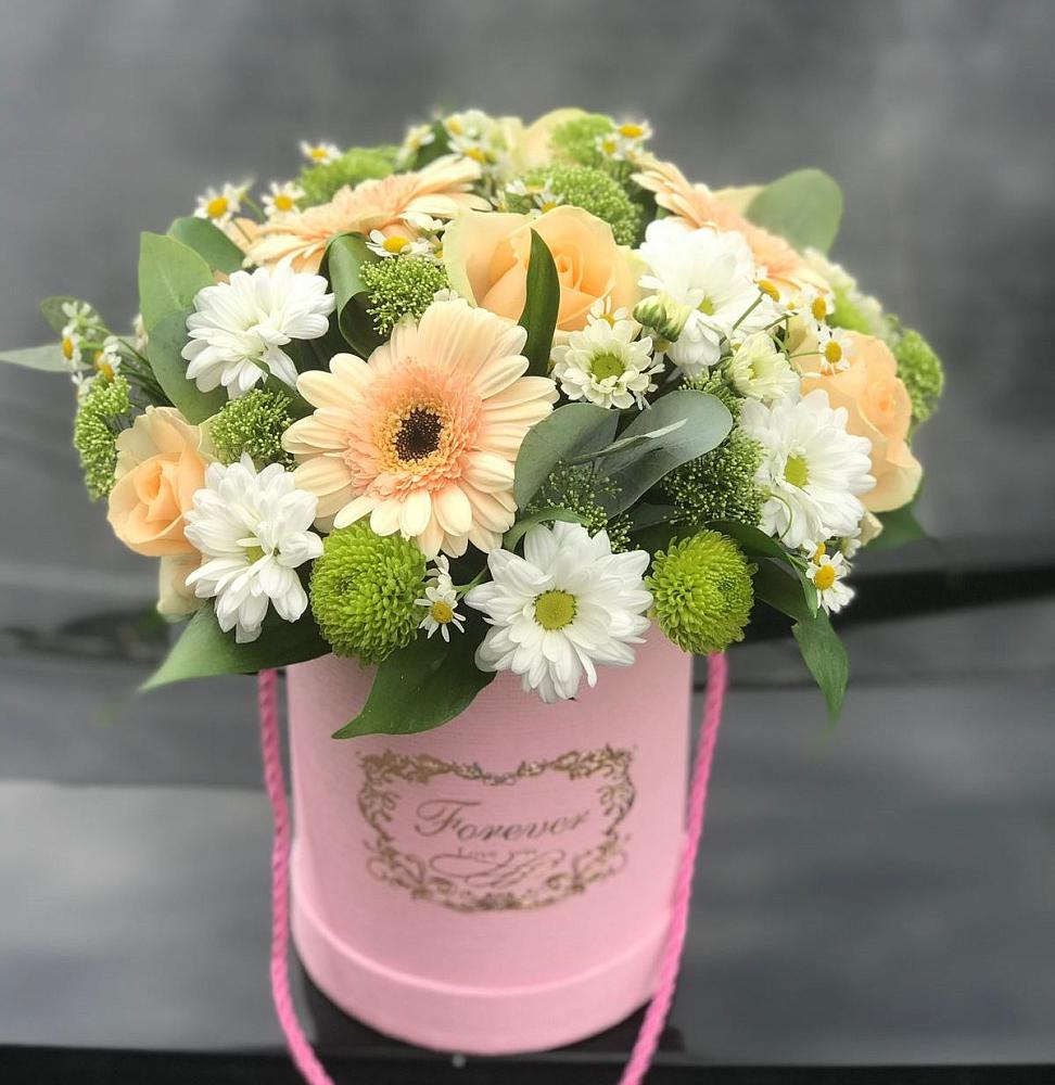 Цветочная композиция из Розы, Герберы и Хризантемы в шляпной коробке в Сольцах