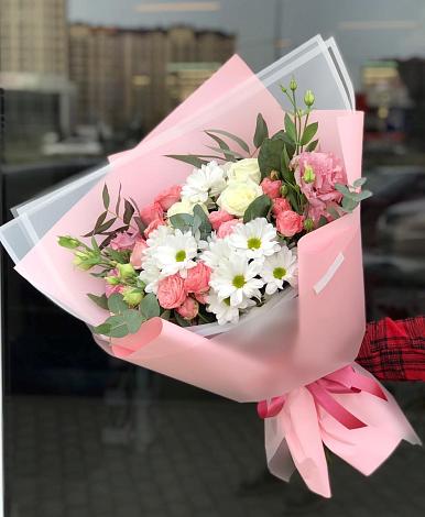 Букет цветов из: Розы, Лизиантусы и Хризантемы в Сольцах