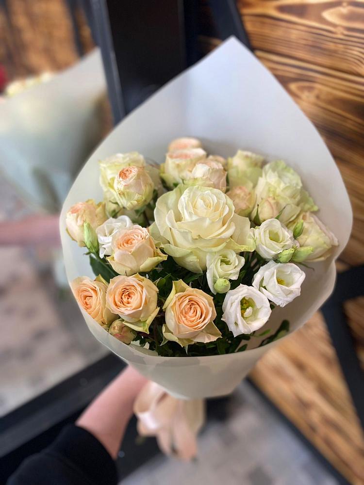 Букет цветов из: Розы и Лизиантусы в Сольцах